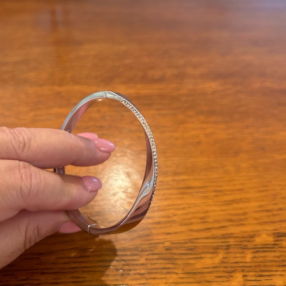 Kate Spade Do The Twist hinge bangle, good condition - Picture 3 of 4